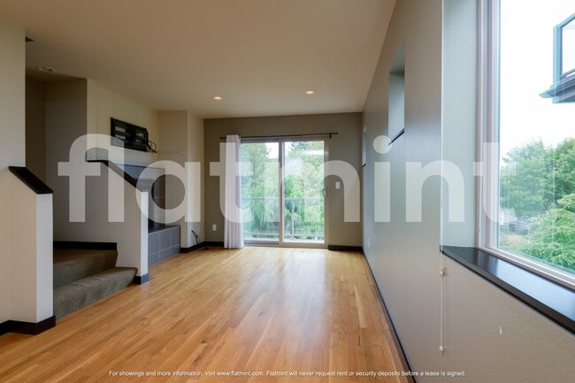 Primary Photo - 1512 44th Ave SW