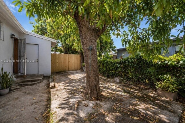 Building Photo - 4099 NW 18th Ave