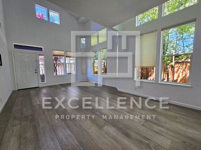 Building Photo - Beautifully Updated 3/2.5 House with Open ...