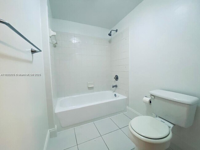 Building Photo - 2424 Centergate Dr