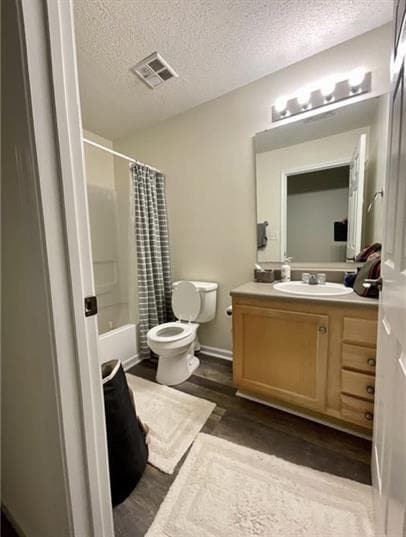 Building Photo - 3 bed, 3 full bath student housing availab...