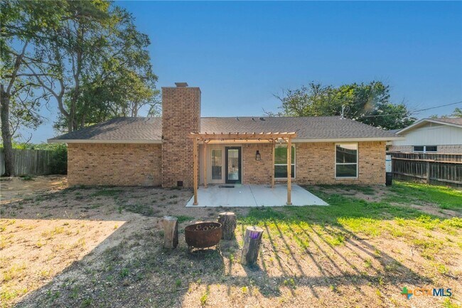 Building Photo - 4013 Valley View Dr