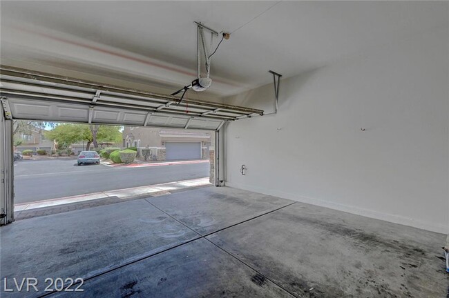 Building Photo - 6560 Bucking Horse Ln