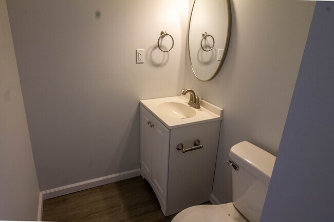 Building Photo - This conveniently located townhome is read...