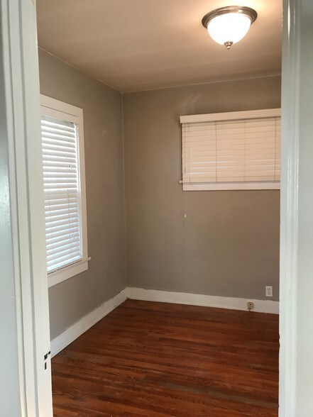 Building Photo - 223 Strand St