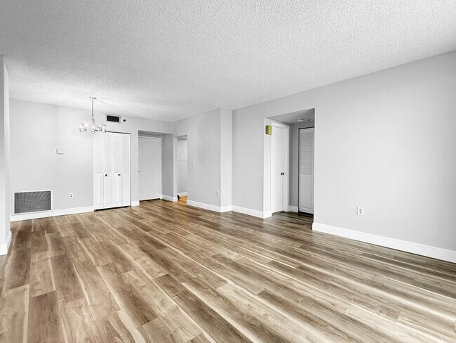 Building Photo - 919 Hillcrest Dr
