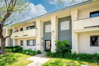 Building Photo - 16226 Vanowen St