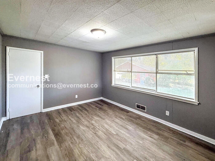 Building Photo - 937 Hickory Dr