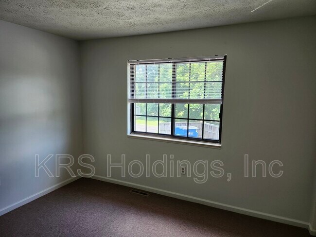 Building Photo - 211 S Waverley St