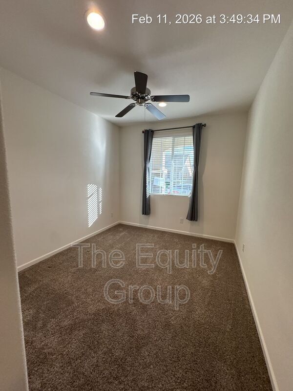 Building Photo - 4418 W Robin Ave