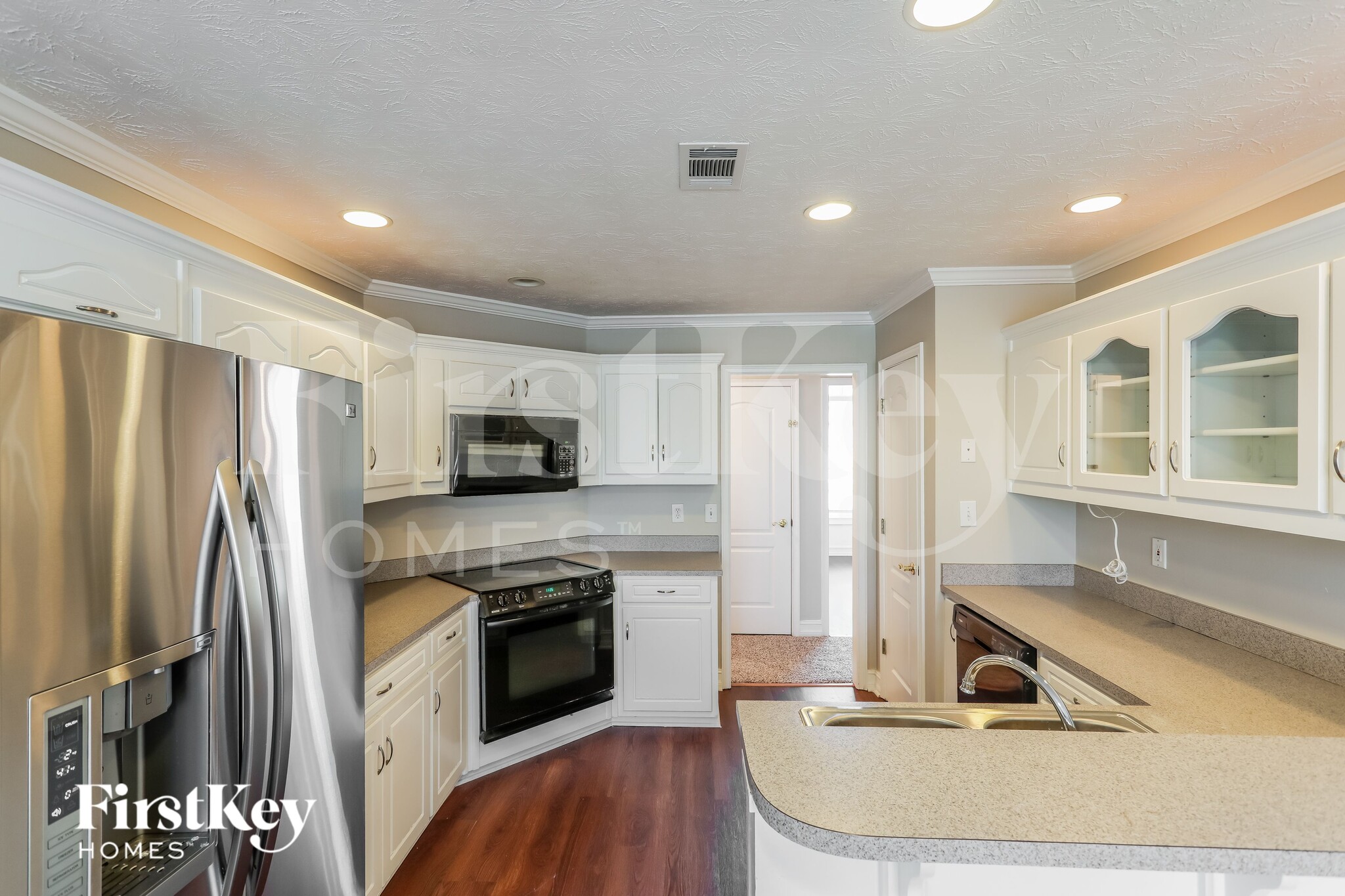 Building Photo - 715 Roland Manor Dr