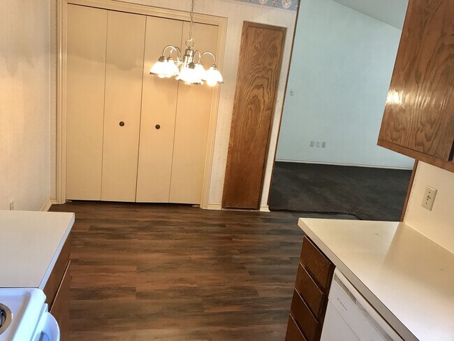 Building Photo - 3125 Tudor Ln