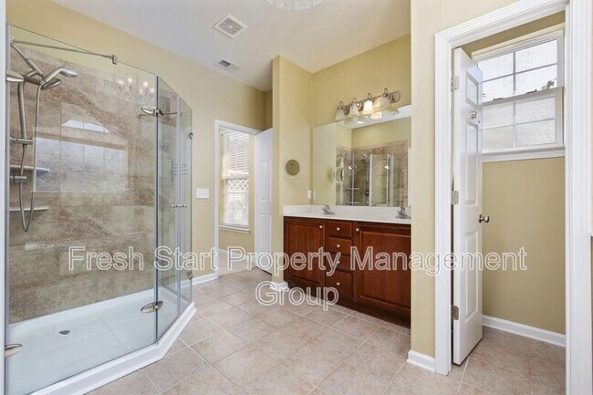 Building Photo - 414 Carriage Lake Dr