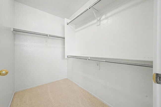 Building Photo - 7464 W Potter Dr