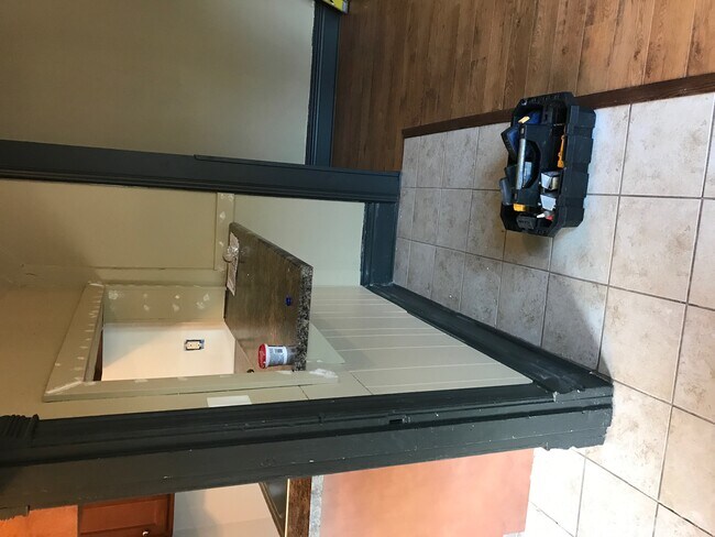 Building Photo - 427 W Pleasant St