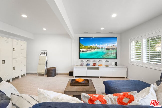 Building Photo - 29225 Cliffside Dr