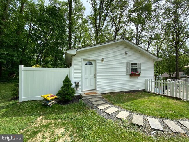 Building Photo - 35 Benburb Rd