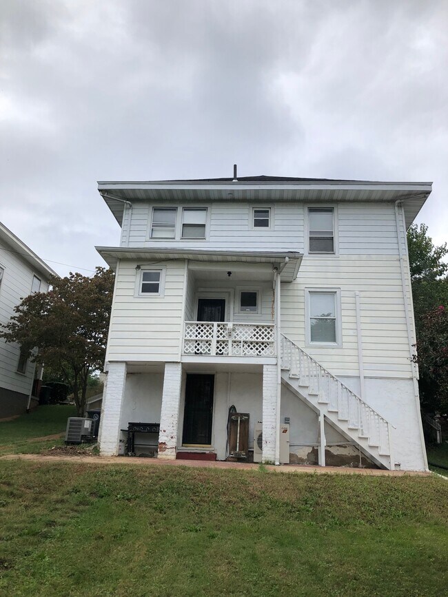 Building Photo - 315 Yeardley Ave