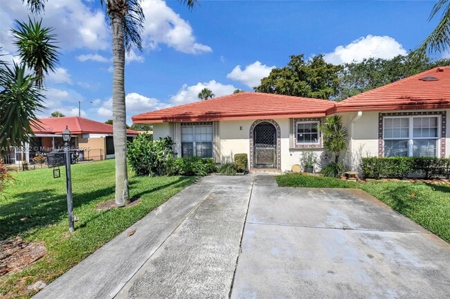 Building Photo - 1472 SW 26th Ave