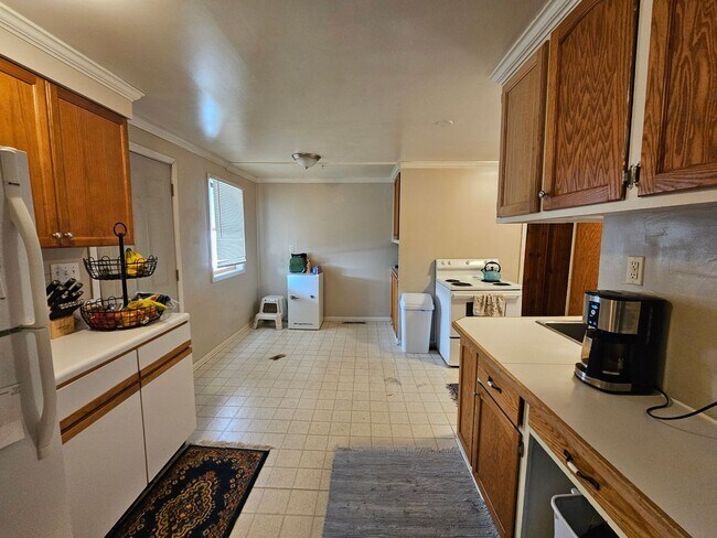 Building Photo - 4 bedroom House Close to U of M! Leasing for Fall 2026!