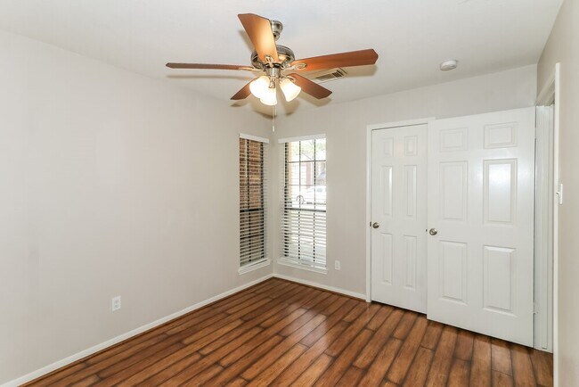 Building Photo - 2203 St James Pl