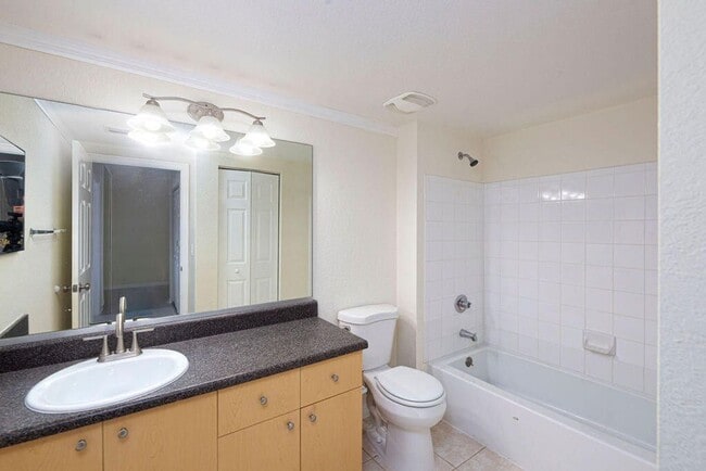 Building Photo - 2400 Centergate Dr