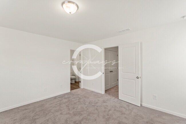 Building Photo - 403 Kings Cross Way