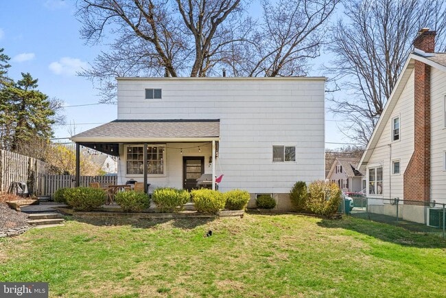 Building Photo - 268 Maple Ave