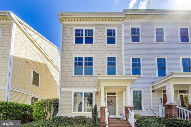 Building Photo - 717 Diamond Ave