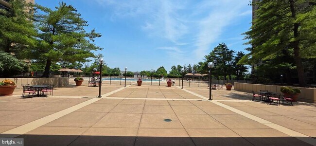 Building Photo - 3705 S George Mason Dr