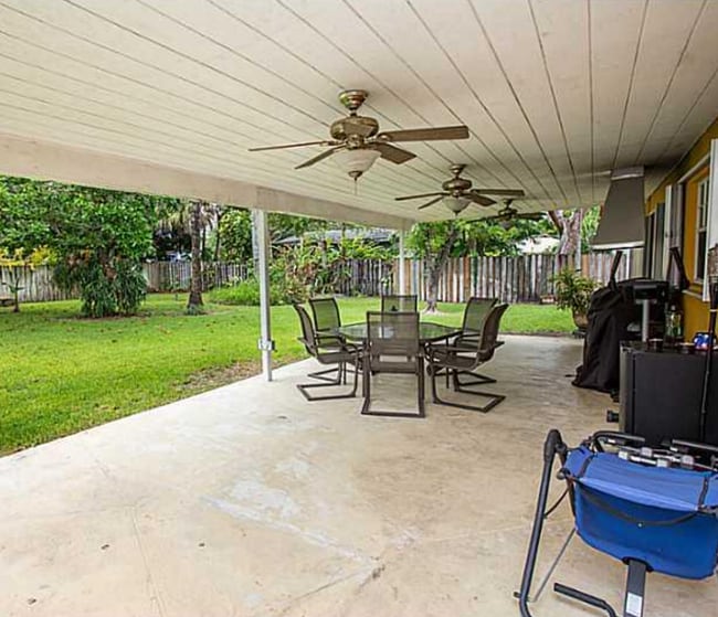 Building Photo - 9910 SW 73rd St