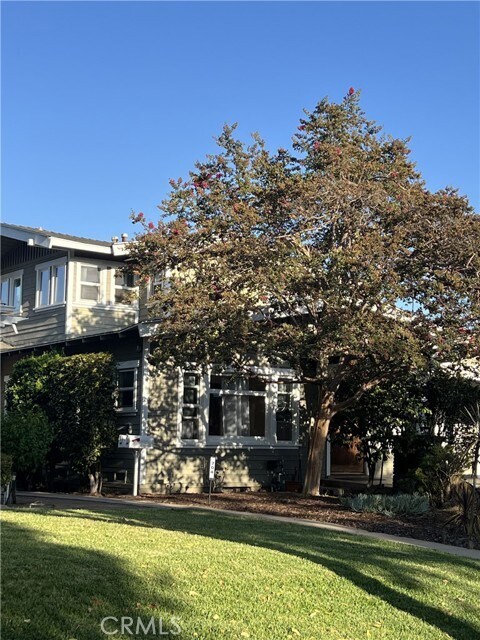 Building Photo - 702 N Bushnell Ave