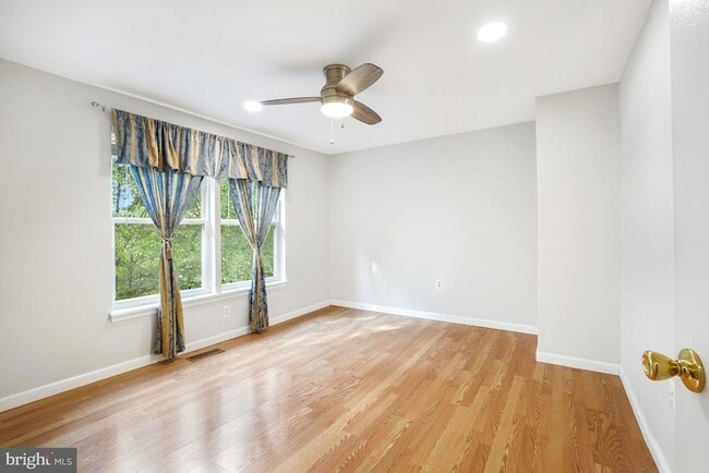 Building Photo - 12911 Walnut View Ct
