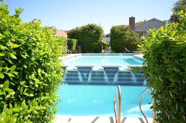 Building Photo - 1601 Faro Dr