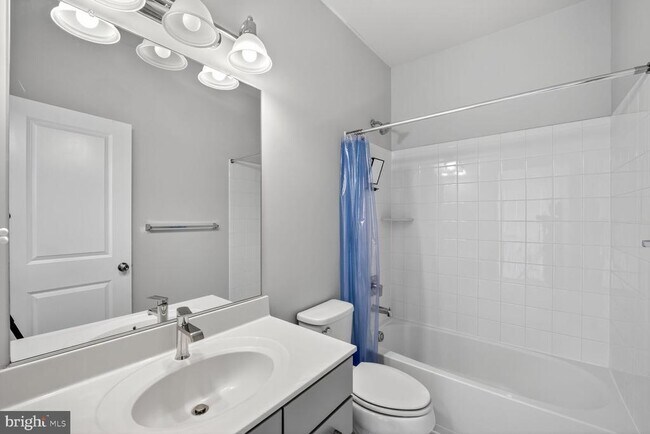 Building Photo - 506 Riversail Ln