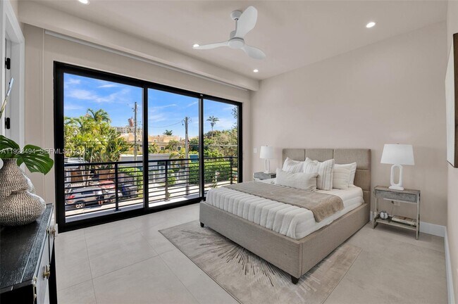 Building Photo - 920 NE 17th Ave