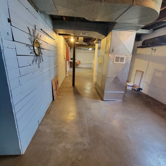 Building Photo - 144 E Pomeroy St