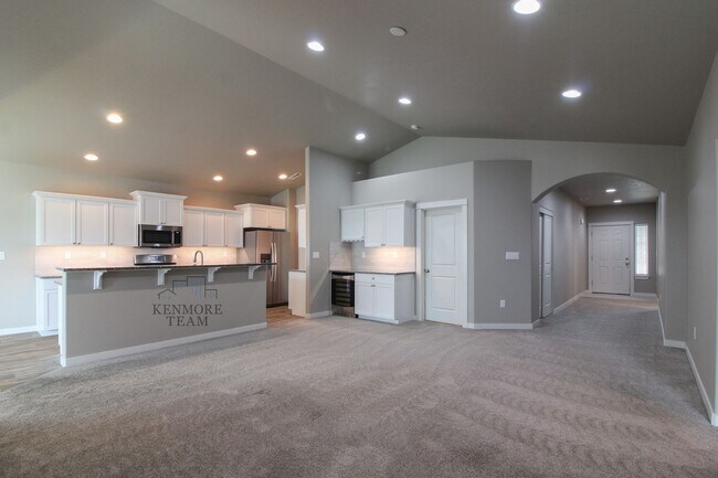 Building Photo - 2950 Woodland Pl
