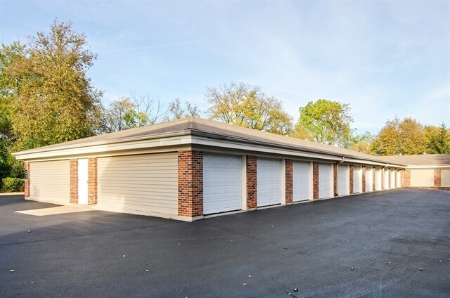 Building Photo - 605 Barrington Ave