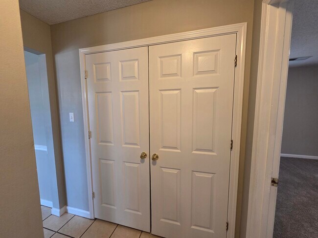 Building Photo - 7780 Mesa Dr