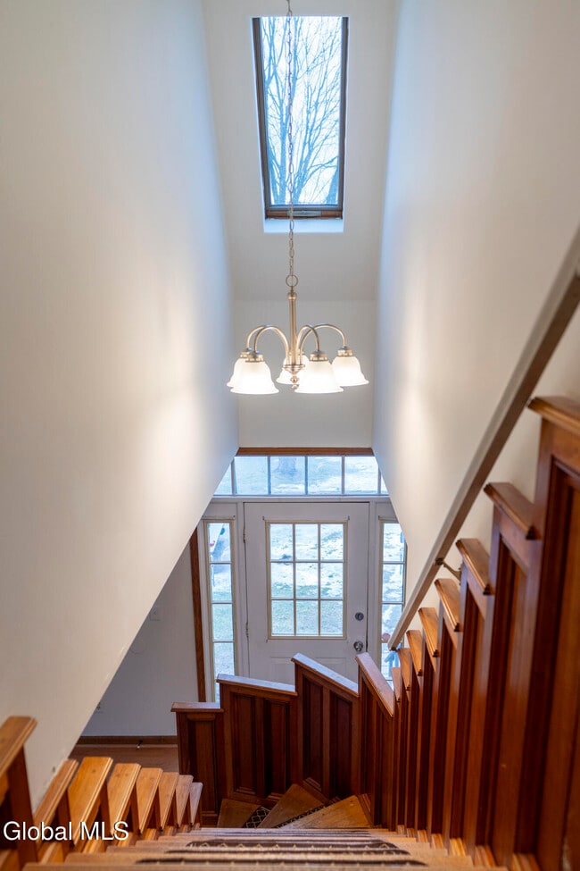 Building Photo - 4 Easy St