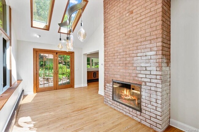 Building Photo - 112 Old Mountain Rd