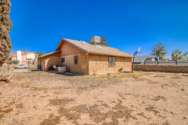 Building Photo - 1005 Southwestern Dr