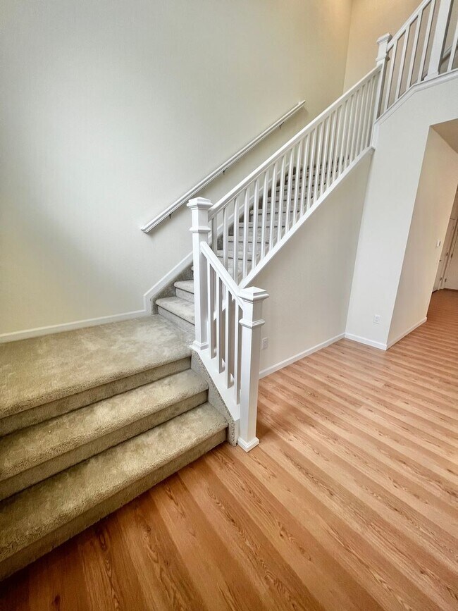 Building Photo - STUNNING 3 bed 2.5 bath new build home in Fort Collins!