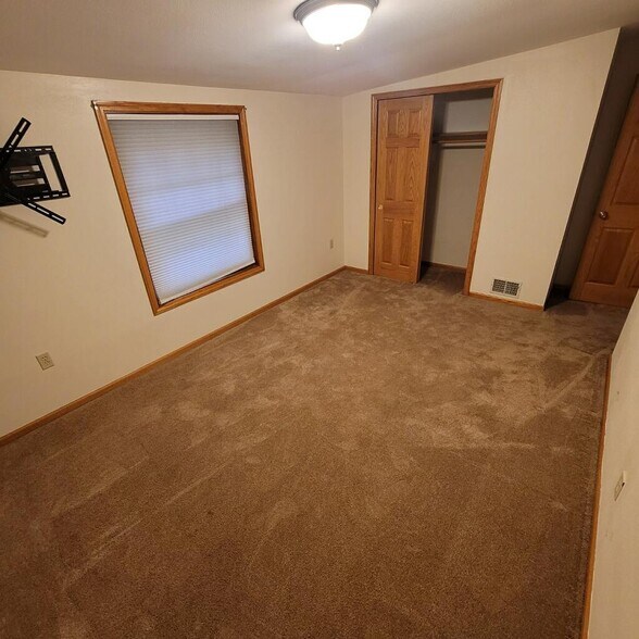 Building Photo - 215 N 12th St