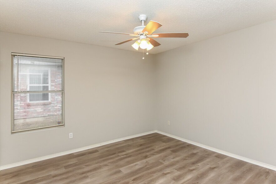 Building Photo - 8776 Polo Dr