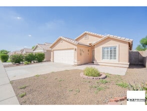 Building Photo - Stylish 3/2 Glendale House - Vaulted Ceilings &amp; Prime North Central Phoenix Location!