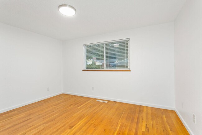 Building Photo - Charming Lakewood Rambler 3bd 1.5 bath