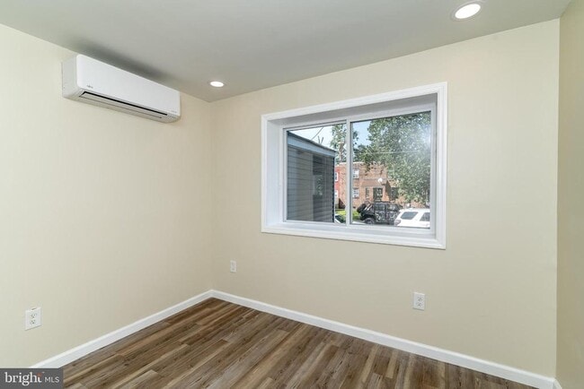 Building Photo - 505 Rand St