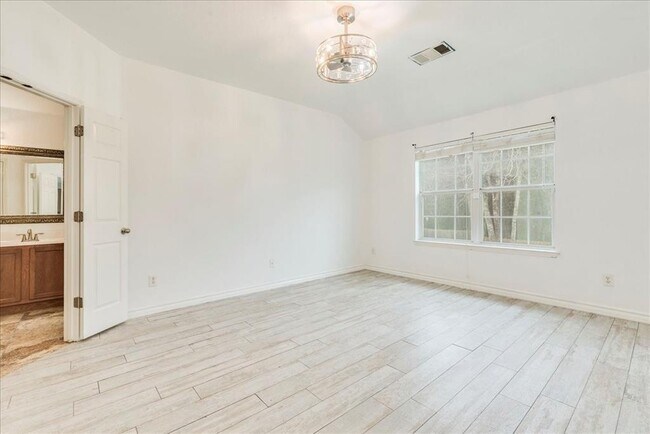 Building Photo - 7805 Huddleston Ln